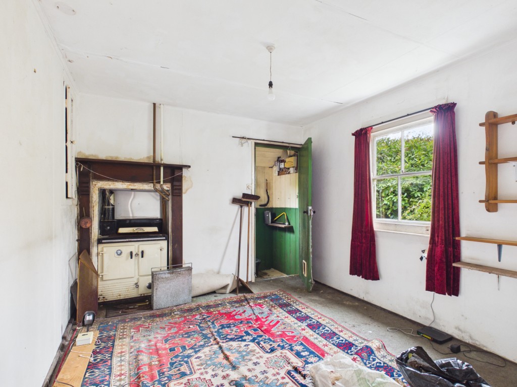 Lot: 134 - DETACHED IRON-CLAD BUNGALOW WITH RESIDENTIAL USE IN COUNTRYSIDE LOCATION - Dining room